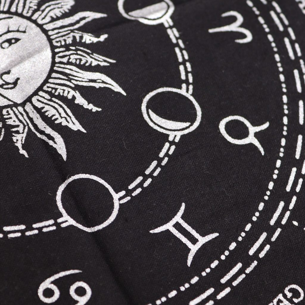 Mantel de altar esotérico con flecos - Horóscopo